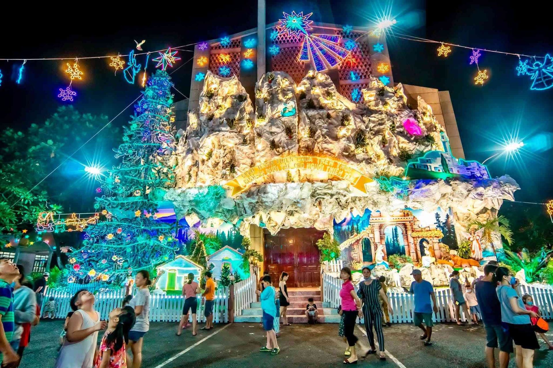 The Magic of Christmas Time in Ho Chi Minh